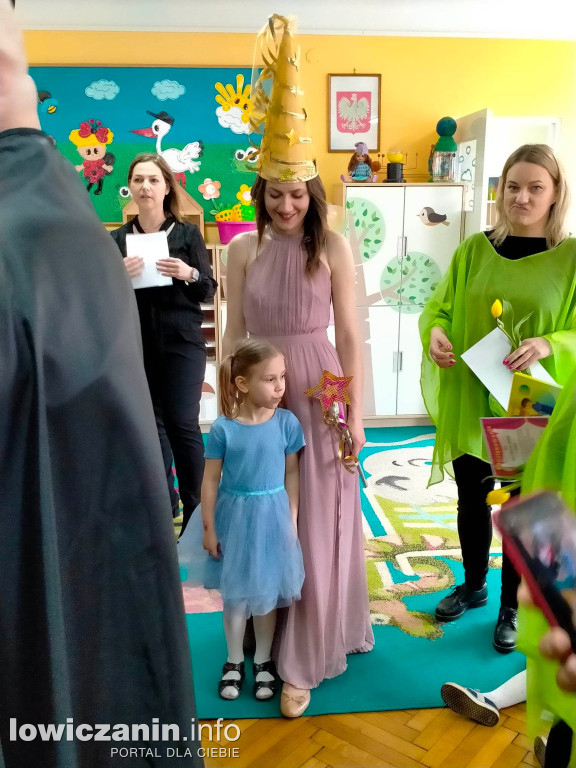 Spektakl „Baśniowy ambaras” w przedszkolu ,,Pszczółka Maja'' w Łowiczu