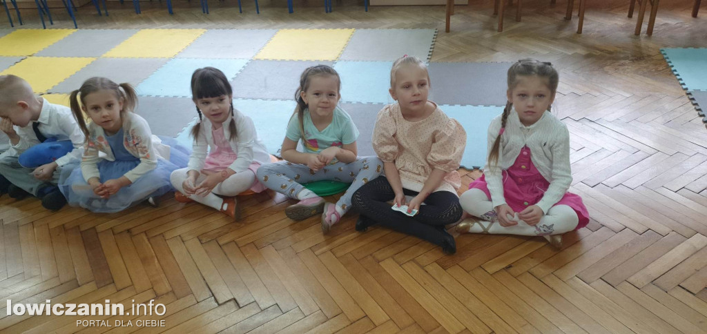 Spektakl „Baśniowy ambaras” w przedszkolu ,,Pszczółka Maja'' w Łowiczu