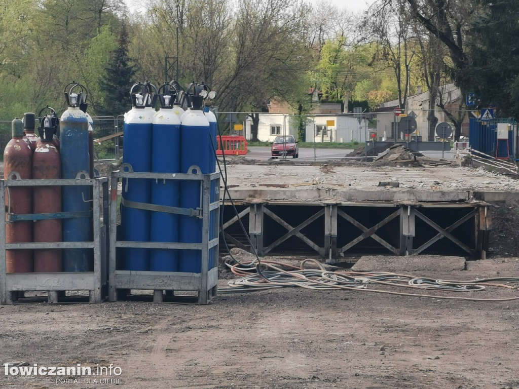 Postępuje rozbiórka mostu na Bzurze w Łowiczu