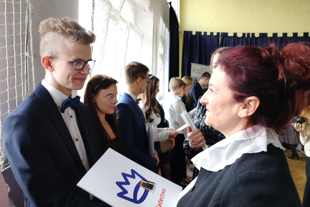 Maturzyści z Ekonomika zakończyli szkołę