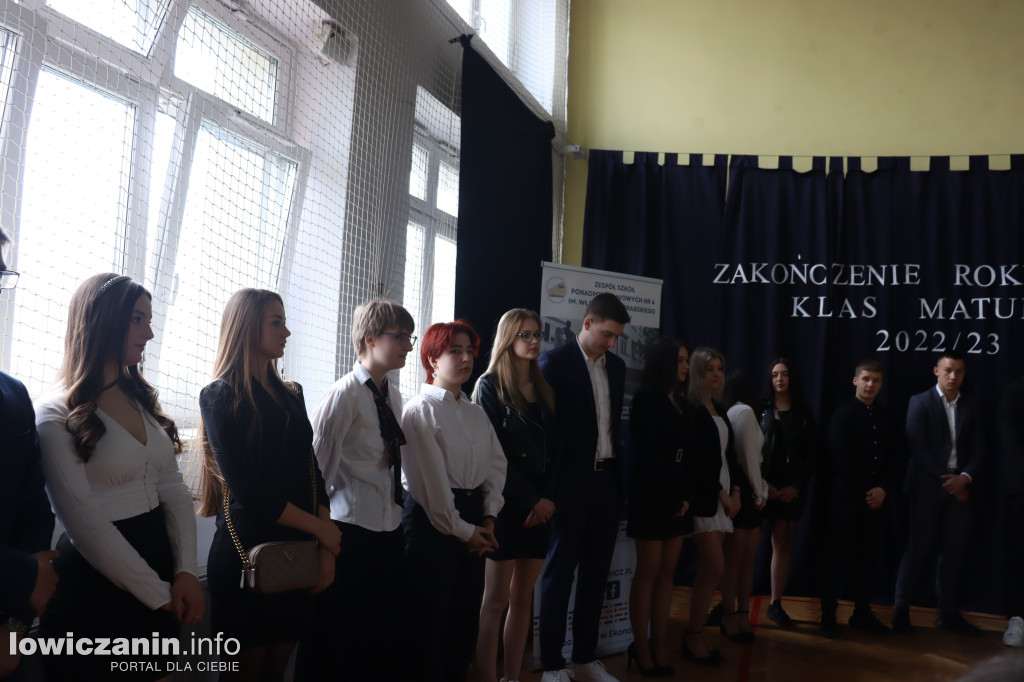 Maturzyści z Ekonomika zakończyli szkołę