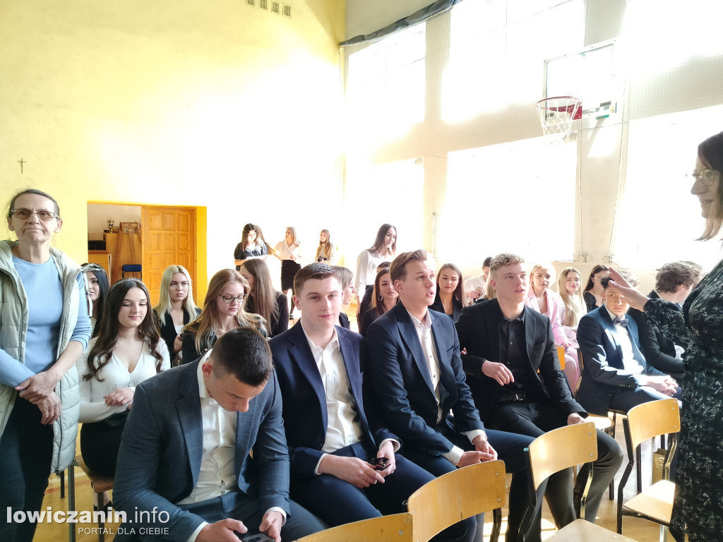 Maturzyści z Ekonomika zakończyli szkołę