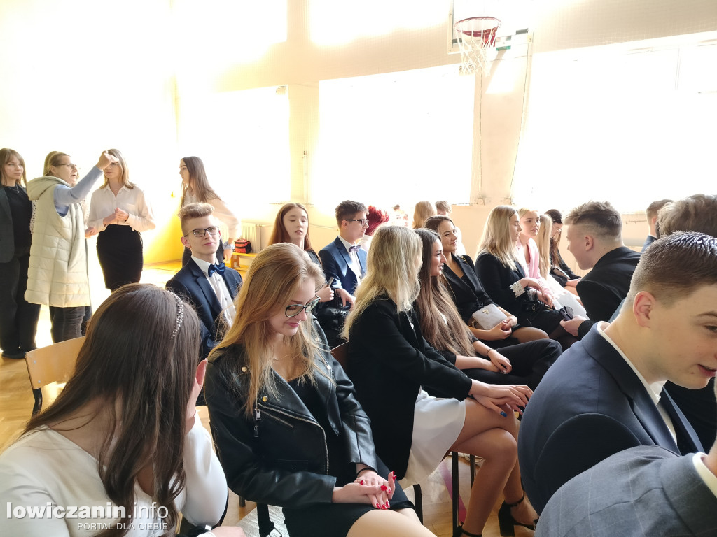 Maturzyści z Ekonomika zakończyli szkołę