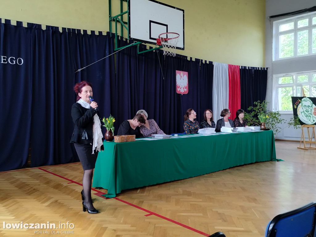 Maturzyści z Ekonomika zakończyli szkołę