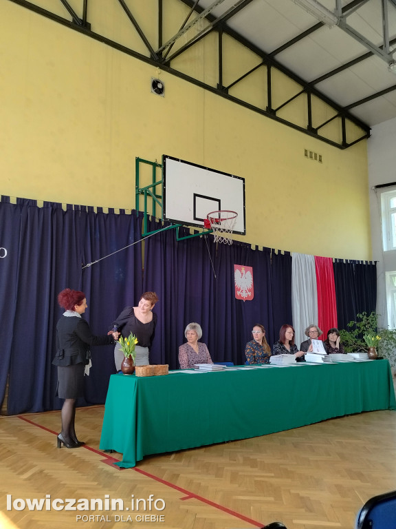 Maturzyści z Ekonomika zakończyli szkołę