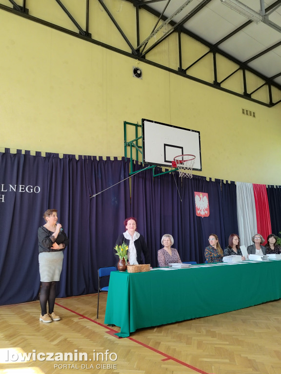 Maturzyści z Ekonomika zakończyli szkołę