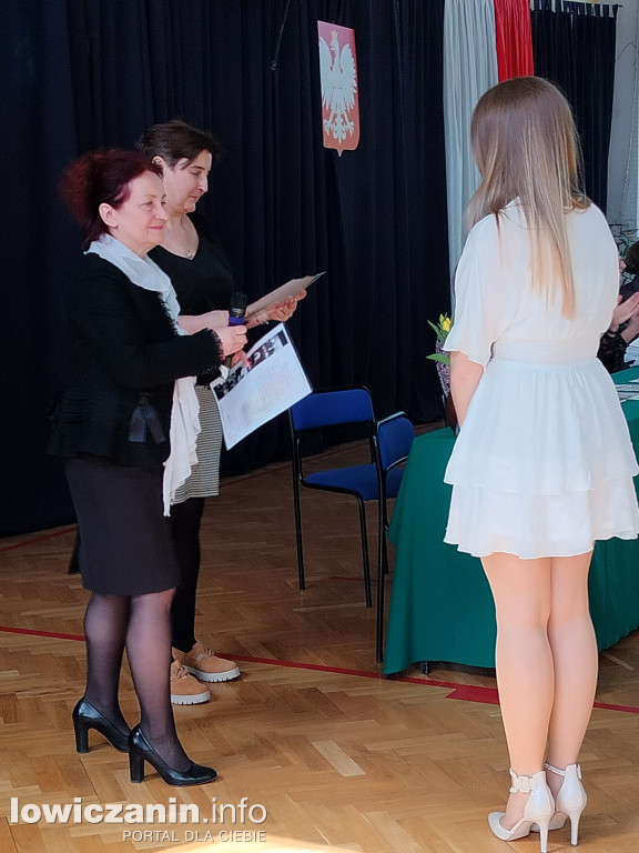 Maturzyści z Ekonomika zakończyli szkołę