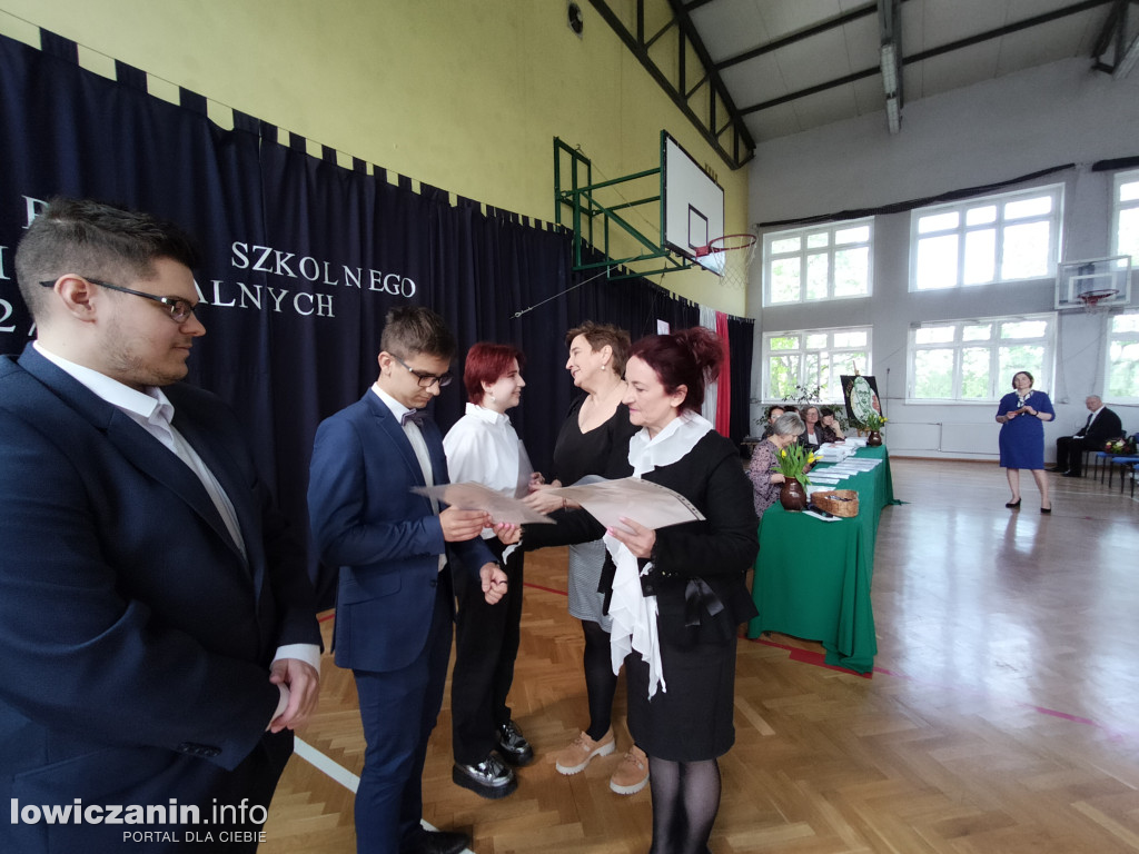 Maturzyści z Ekonomika zakończyli szkołę