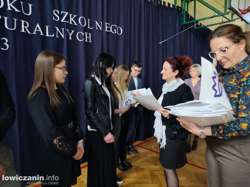 Maturzyści z Ekonomika zakończyli szkołę