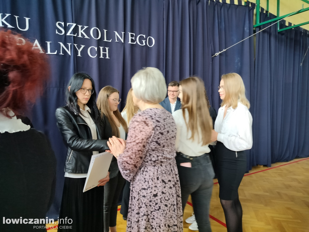 Maturzyści z Ekonomika zakończyli szkołę
