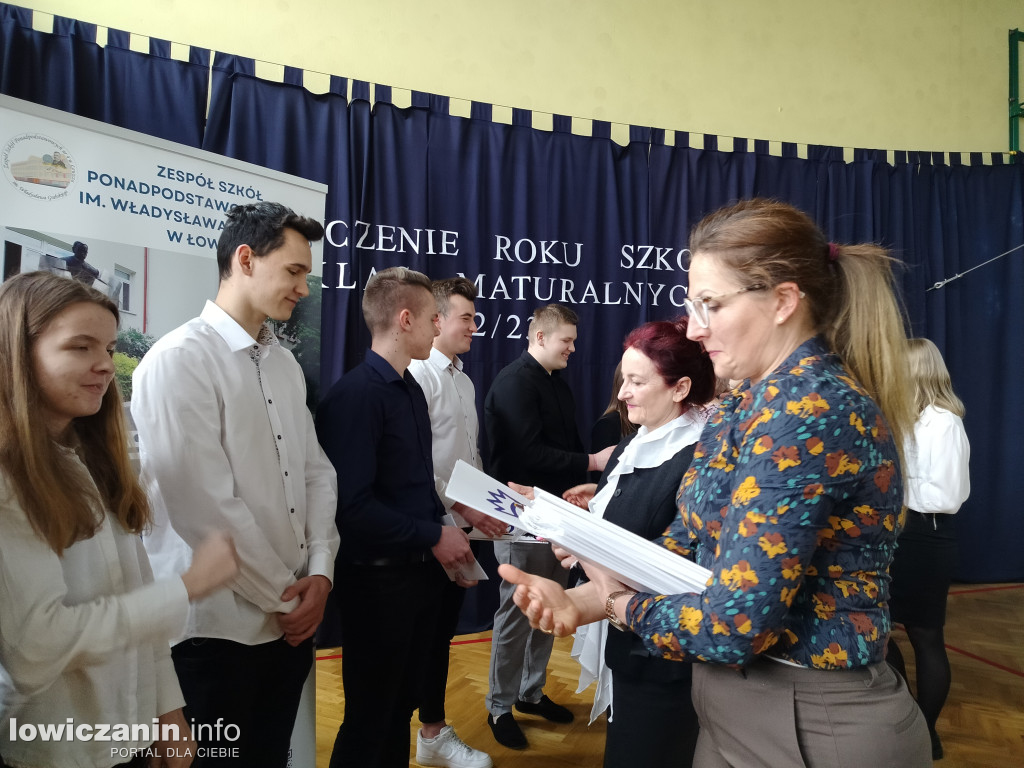 Maturzyści z Ekonomika zakończyli szkołę