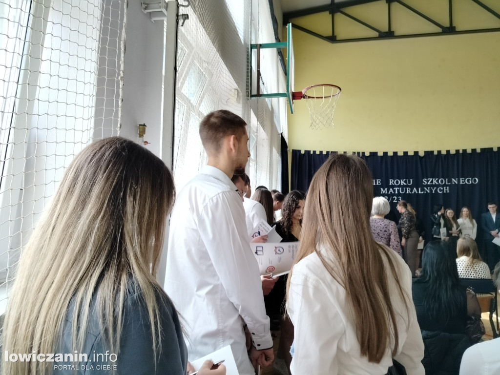 Maturzyści z Ekonomika zakończyli szkołę