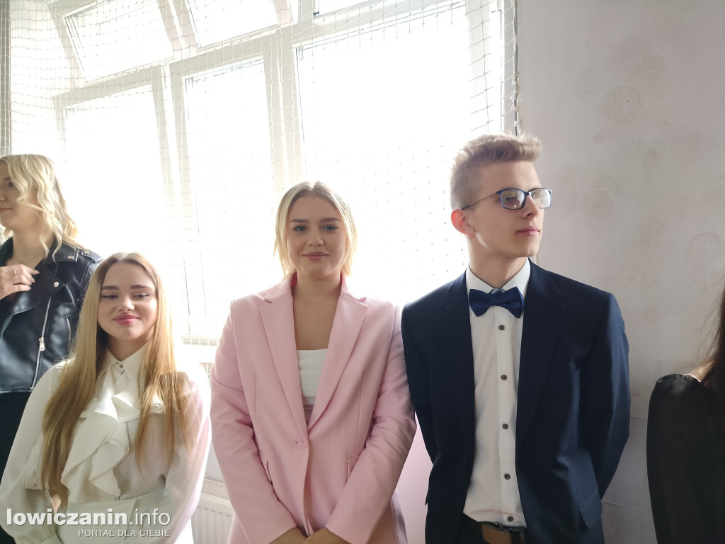 Maturzyści z Ekonomika zakończyli szkołę