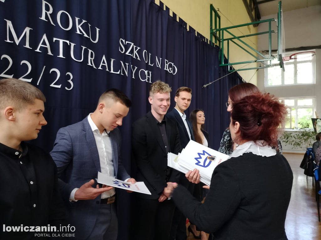 Maturzyści z Ekonomika zakończyli szkołę