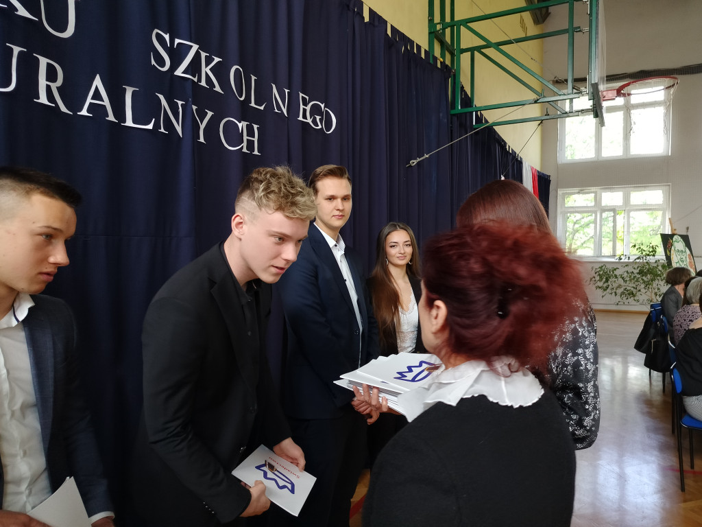 Maturzyści z Ekonomika zakończyli szkołę