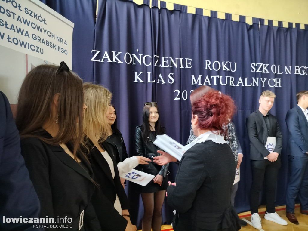 Maturzyści z Ekonomika zakończyli szkołę