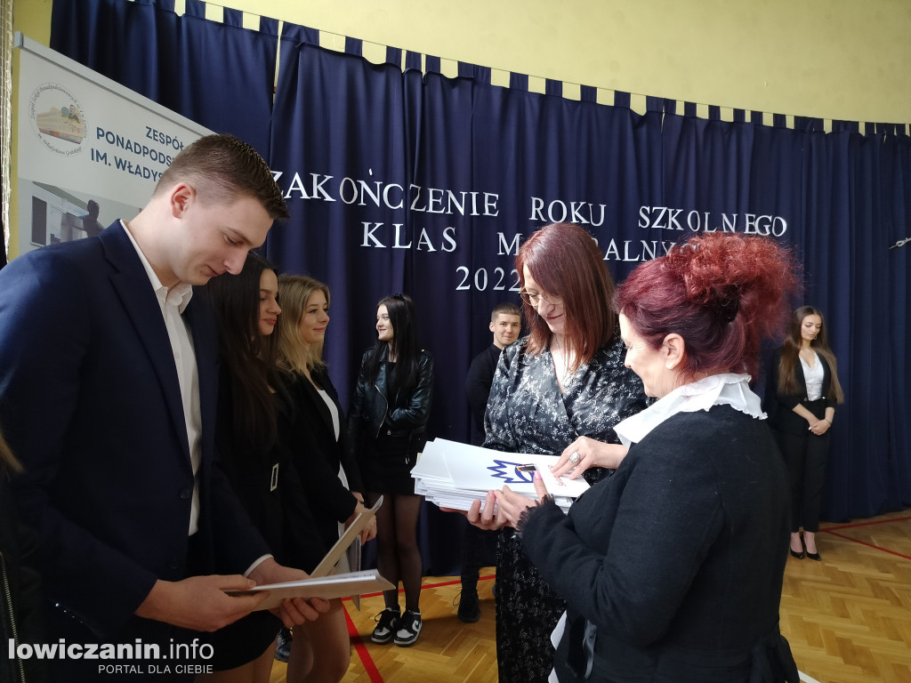 Maturzyści z Ekonomika zakończyli szkołę