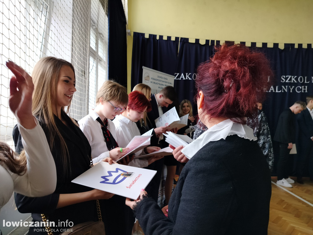 Maturzyści z Ekonomika zakończyli szkołę