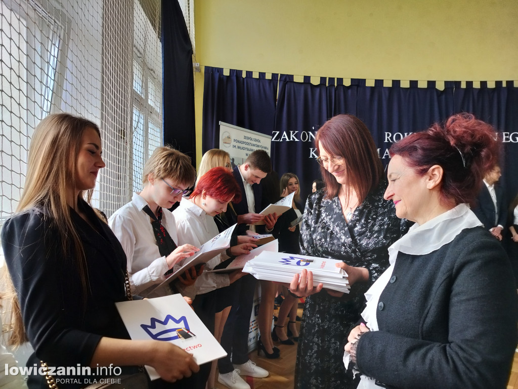 Maturzyści z Ekonomika zakończyli szkołę