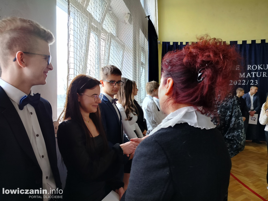 Maturzyści z Ekonomika zakończyli szkołę