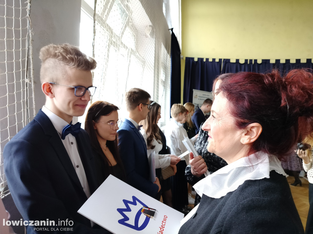 Maturzyści z Ekonomika zakończyli szkołę