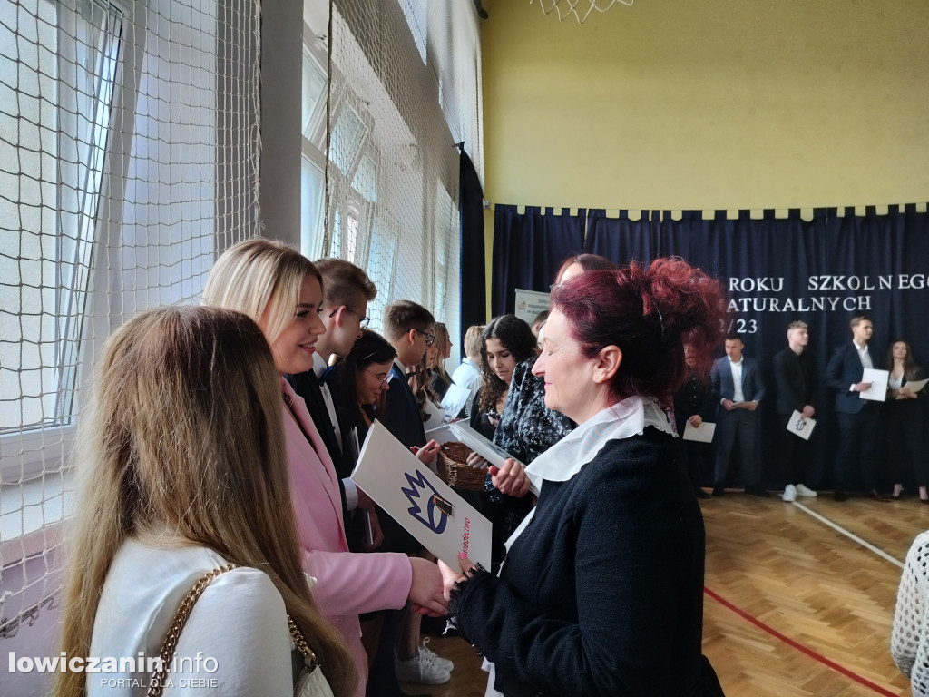 Maturzyści z Ekonomika zakończyli szkołę