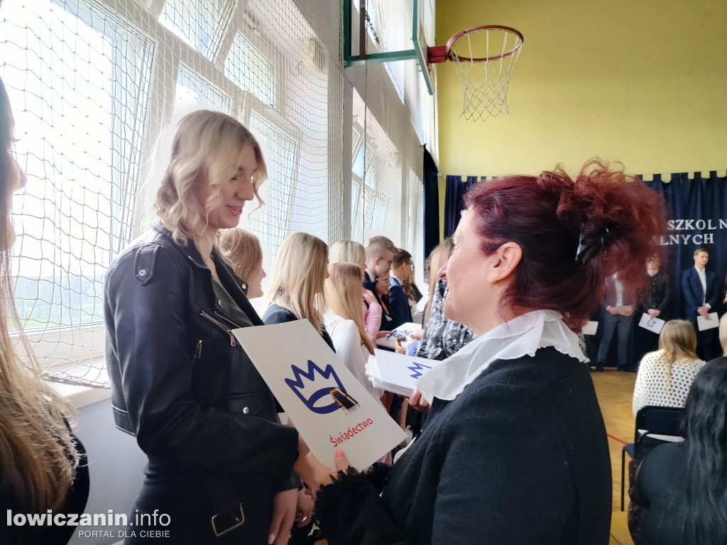 Maturzyści z Ekonomika zakończyli szkołę