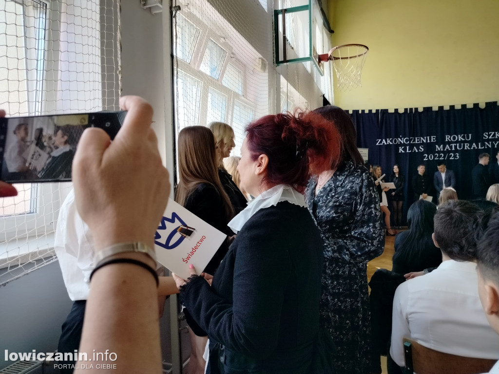 Maturzyści z Ekonomika zakończyli szkołę
