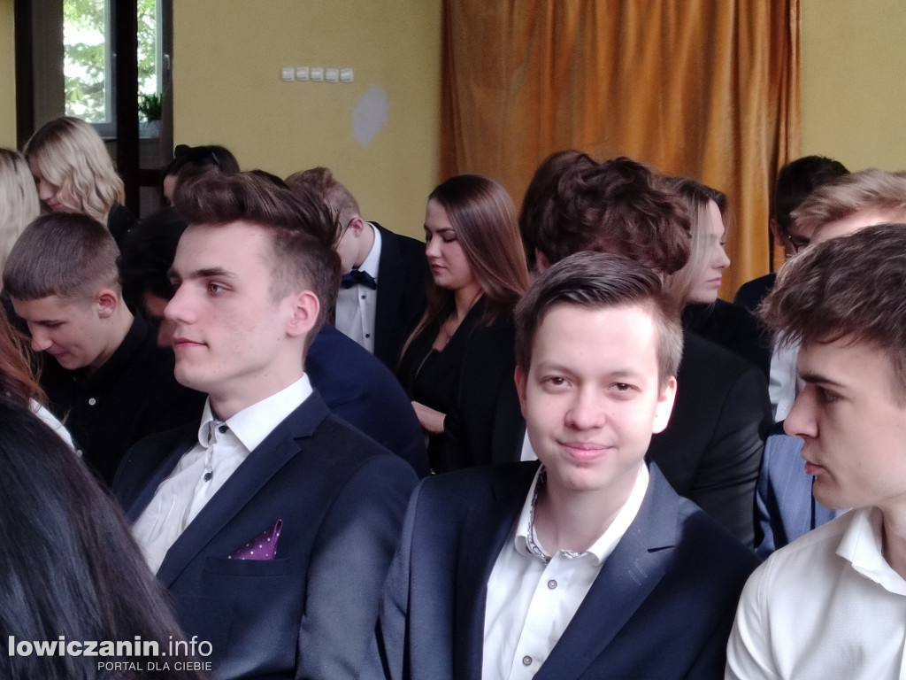 Maturzyści z Ekonomika zakończyli szkołę