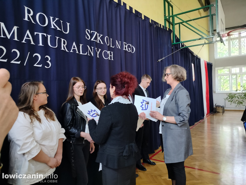 Maturzyści z Ekonomika zakończyli szkołę