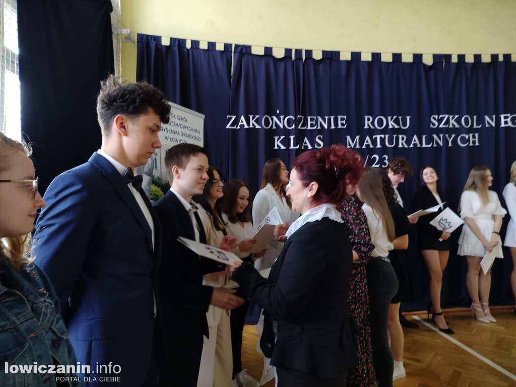Maturzyści z Ekonomika zakończyli szkołę