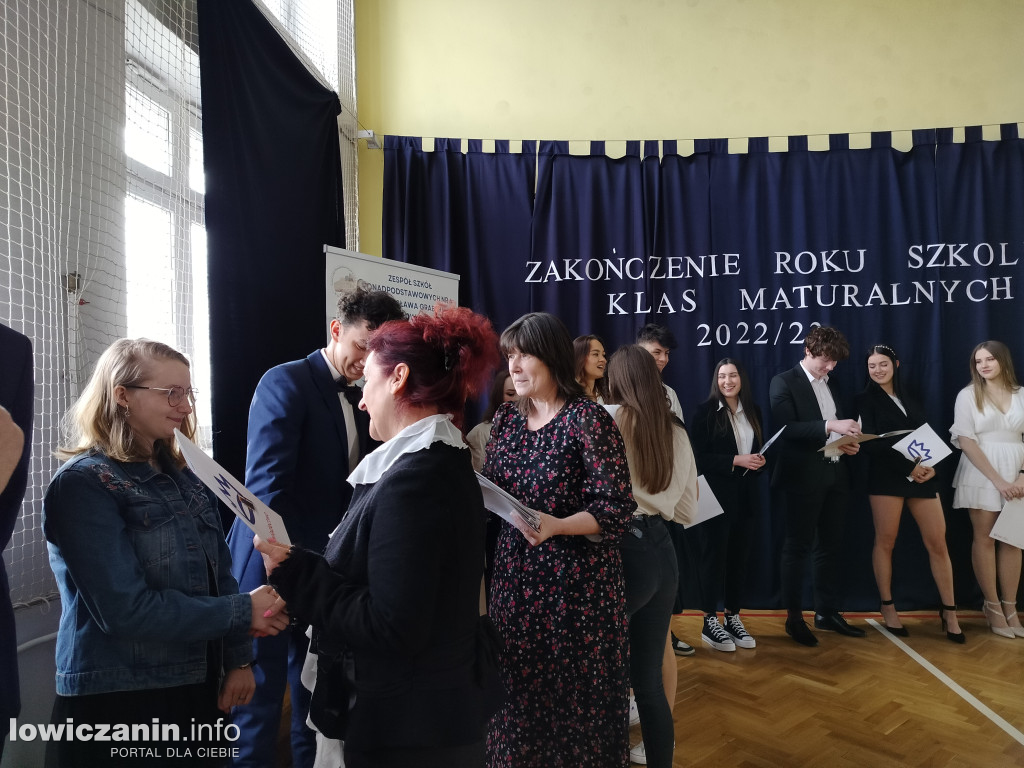 Maturzyści z Ekonomika zakończyli szkołę