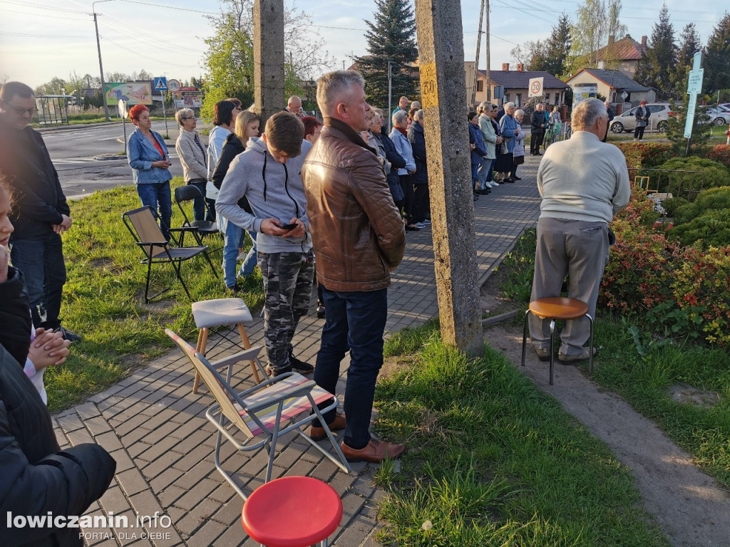 Msza św. przy kapliczce przy ul. Lipowej w Łowiczu