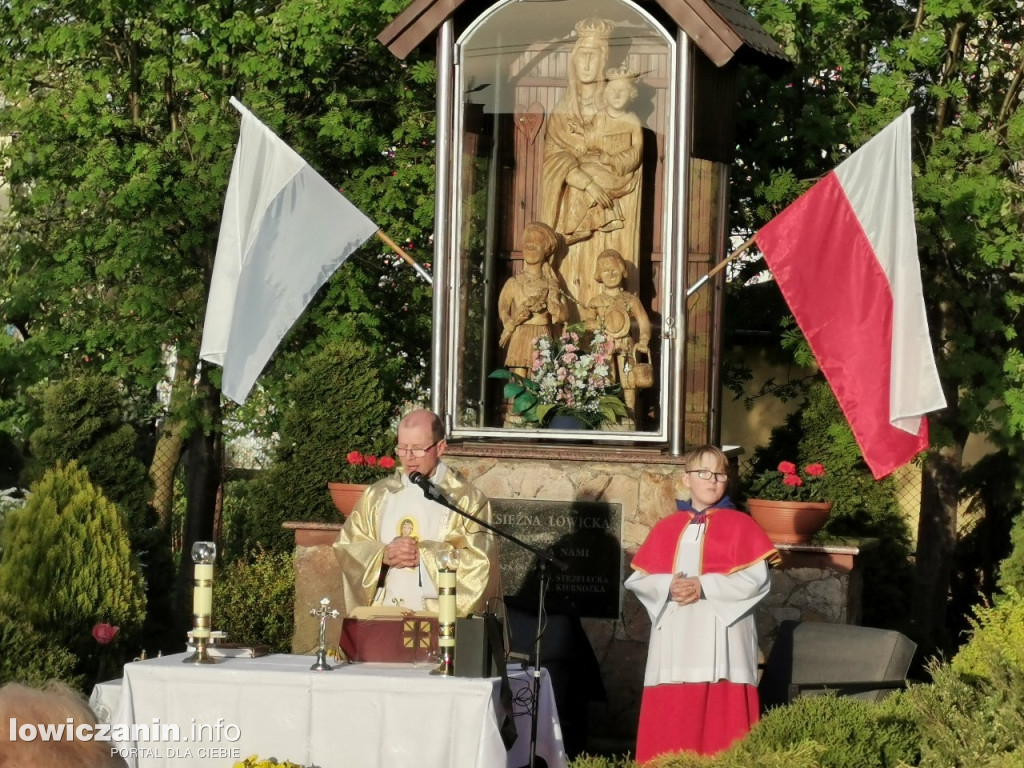 Msza św. przy kapliczce przy ul. Lipowej w Łowiczu