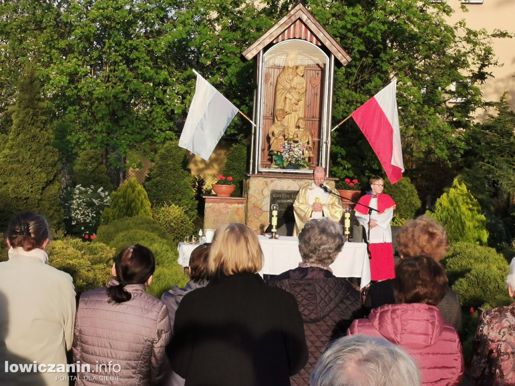 Msza św. przy kapliczce przy ul. Lipowej w Łowiczu