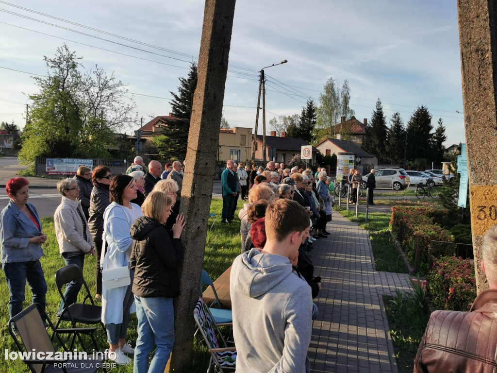 Msza św. przy kapliczce przy ul. Lipowej w Łowiczu