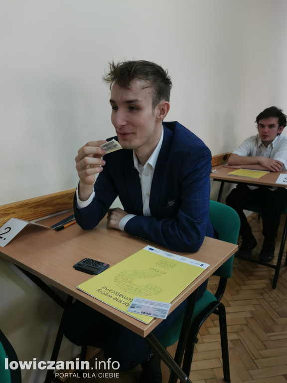 Łowicz. Matura z matematyki w ZSP nr 2 na Blichu.