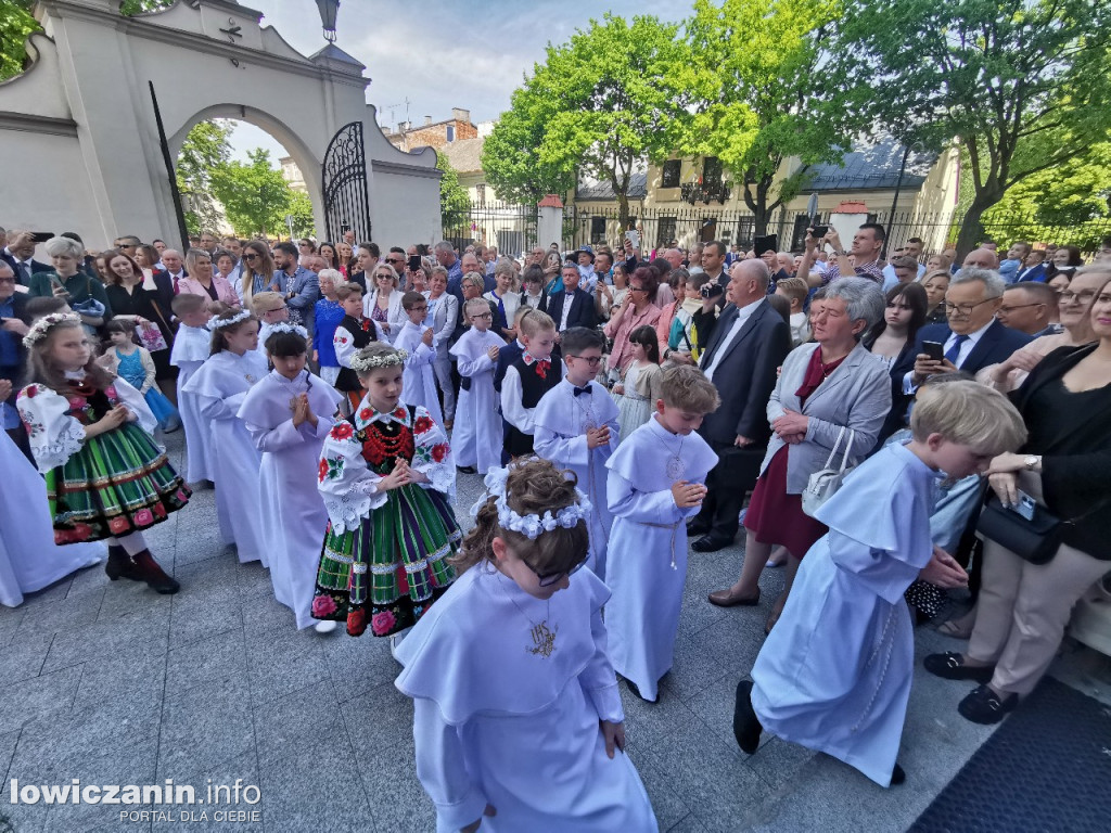 Dużo dzieci u I Komunii Świętej w katedrze 21 maja