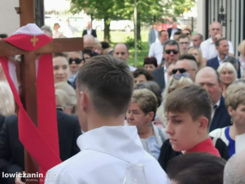 Dużo dzieci u I Komunii Świętej w katedrze 21 maja