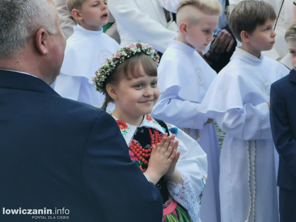 Dużo dzieci u I Komunii Świętej w katedrze 21 maja