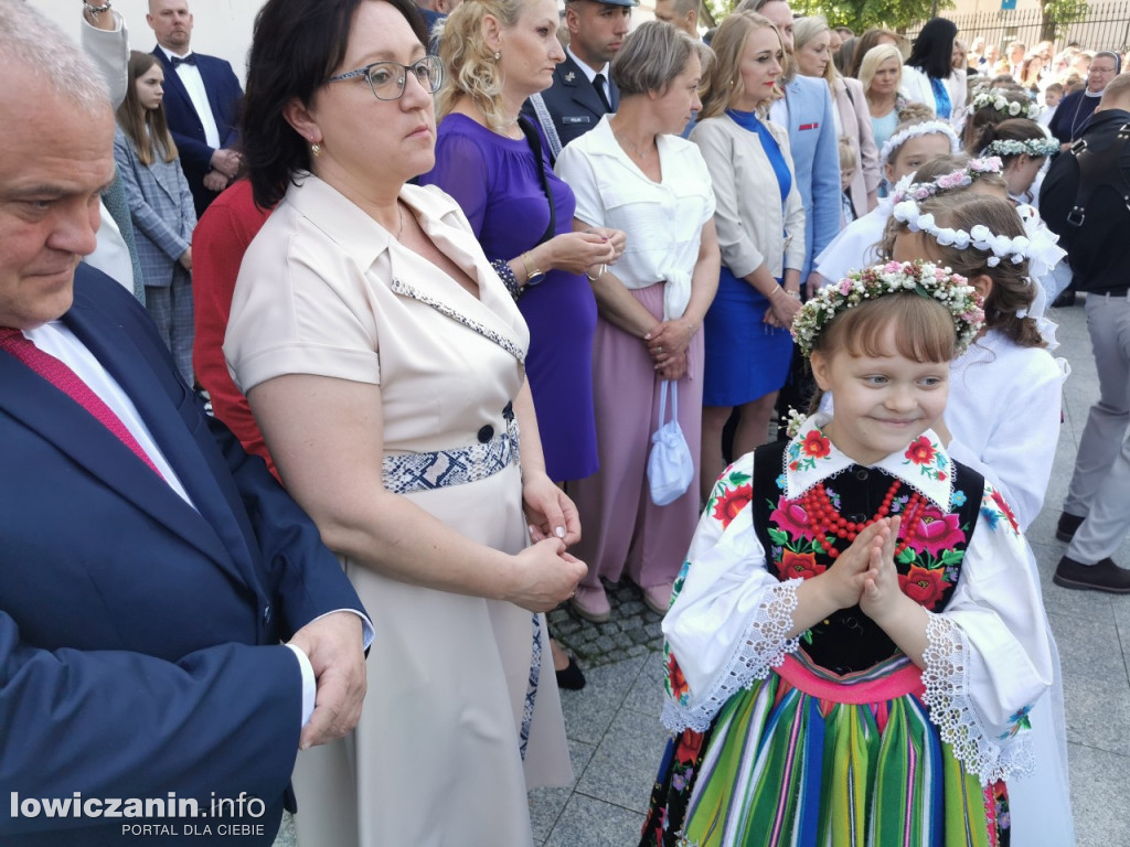 Dużo dzieci u I Komunii Świętej w katedrze 21 maja