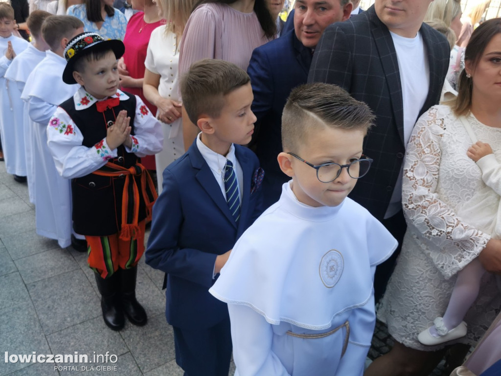 Dużo dzieci u I Komunii Świętej w katedrze 21 maja