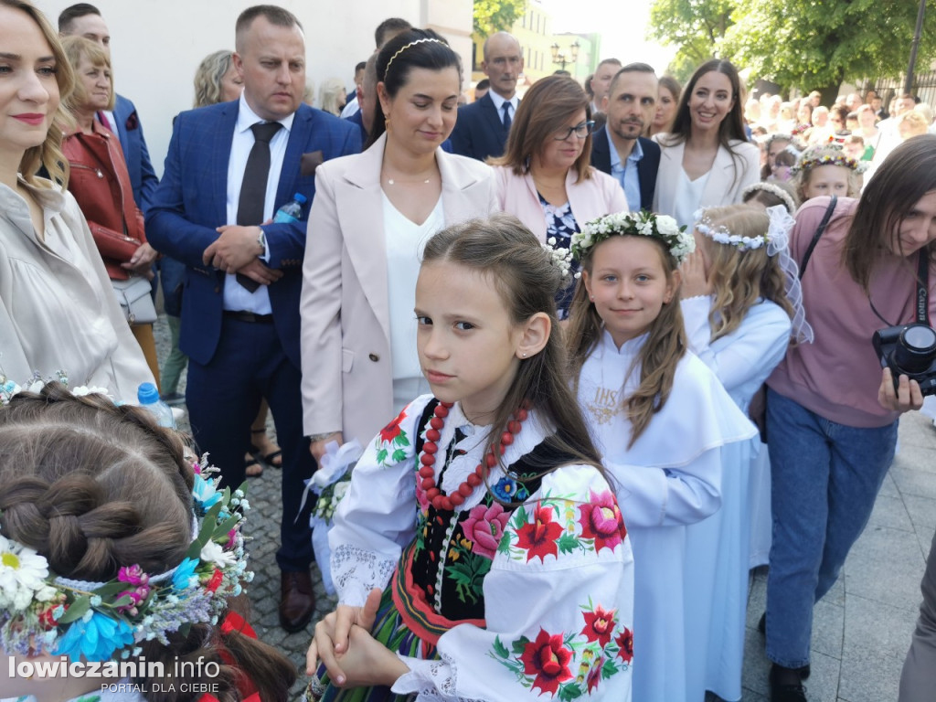 Dużo dzieci u I Komunii Świętej w katedrze 21 maja