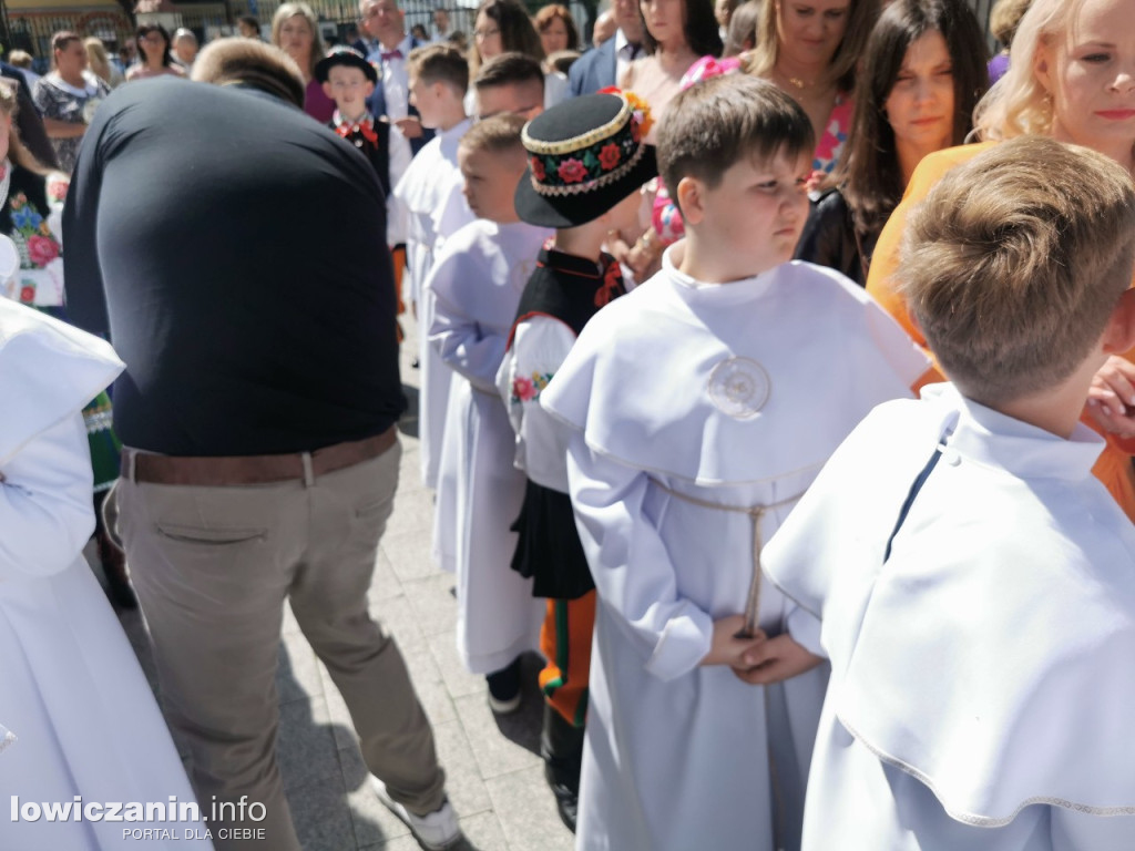 Dużo dzieci u I Komunii Świętej w katedrze 21 maja