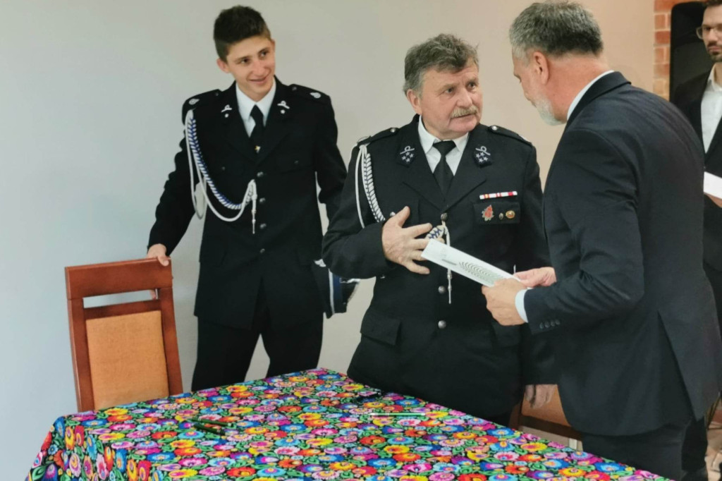 Wręczenie umów dla OSP na zakup sprzętu