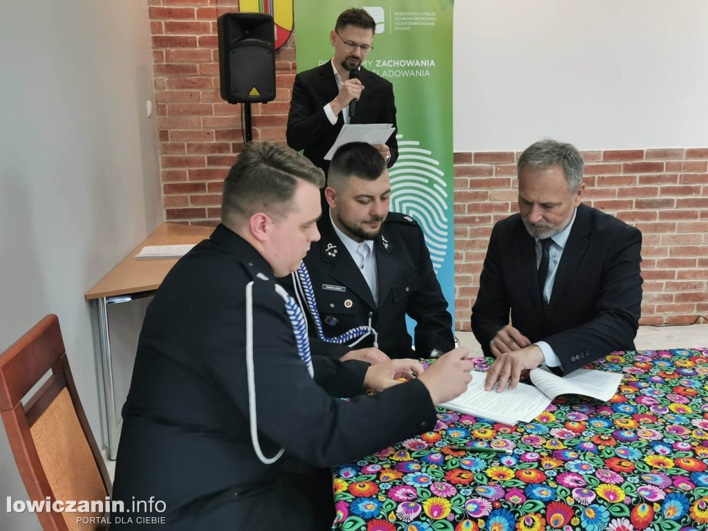 Wręczenie umów dla OSP na zakup sprzętu
