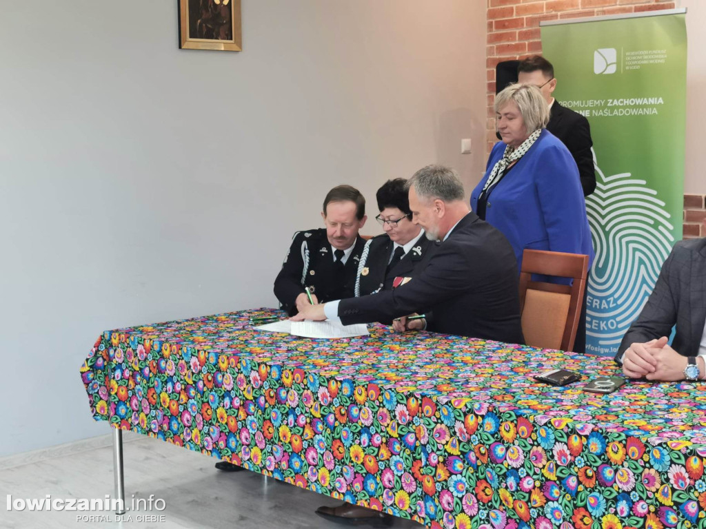 Wręczenie umów dla OSP na zakup sprzętu