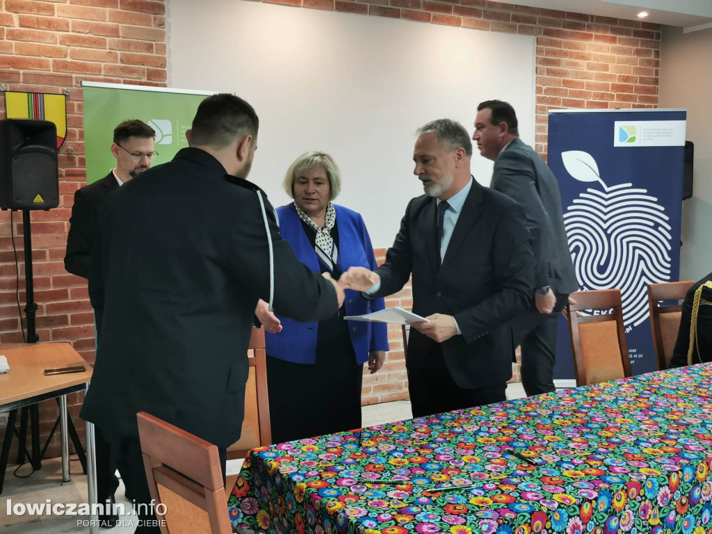 Wręczenie umów dla OSP na zakup sprzętu