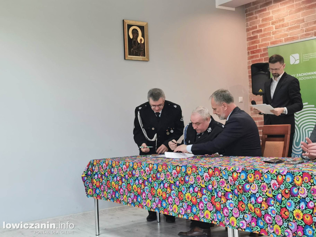 Wręczenie umów dla OSP na zakup sprzętu