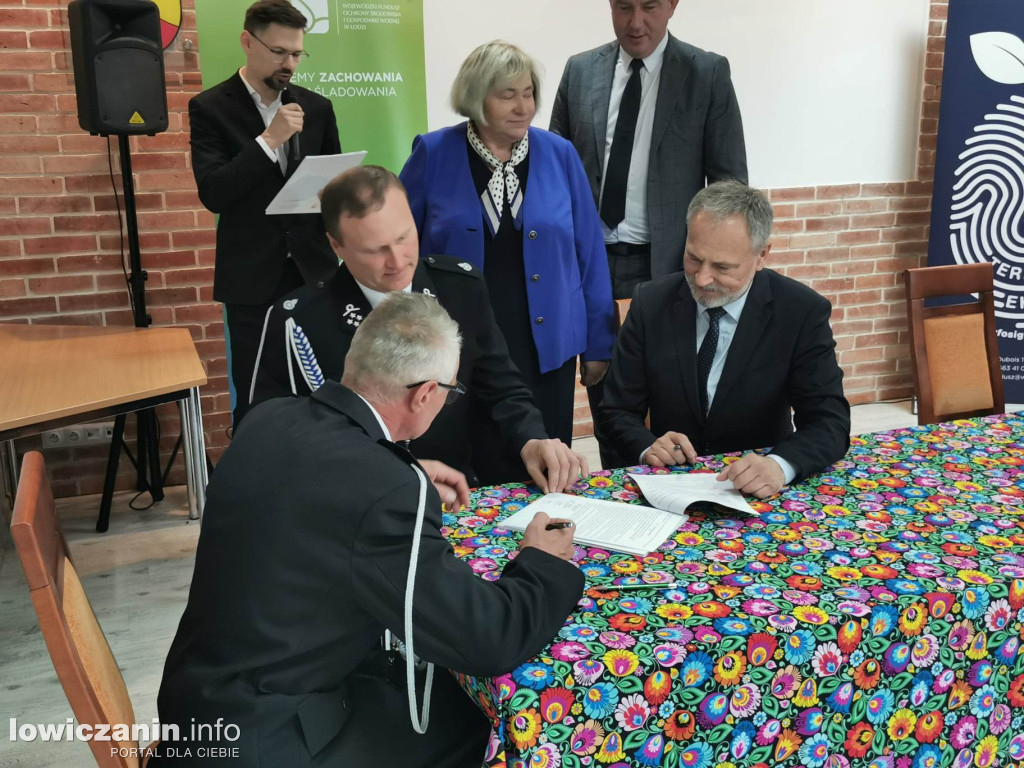 Wręczenie umów dla OSP na zakup sprzętu